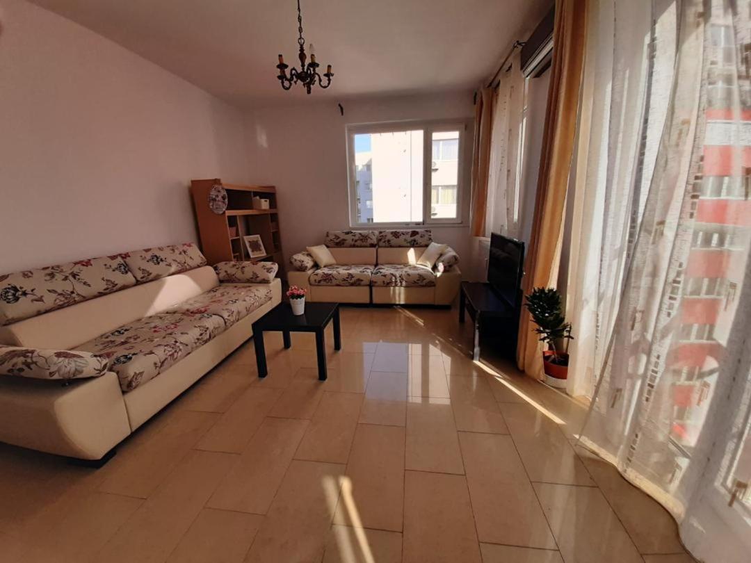 Arad Chic Apartament Uta Bagian luar foto