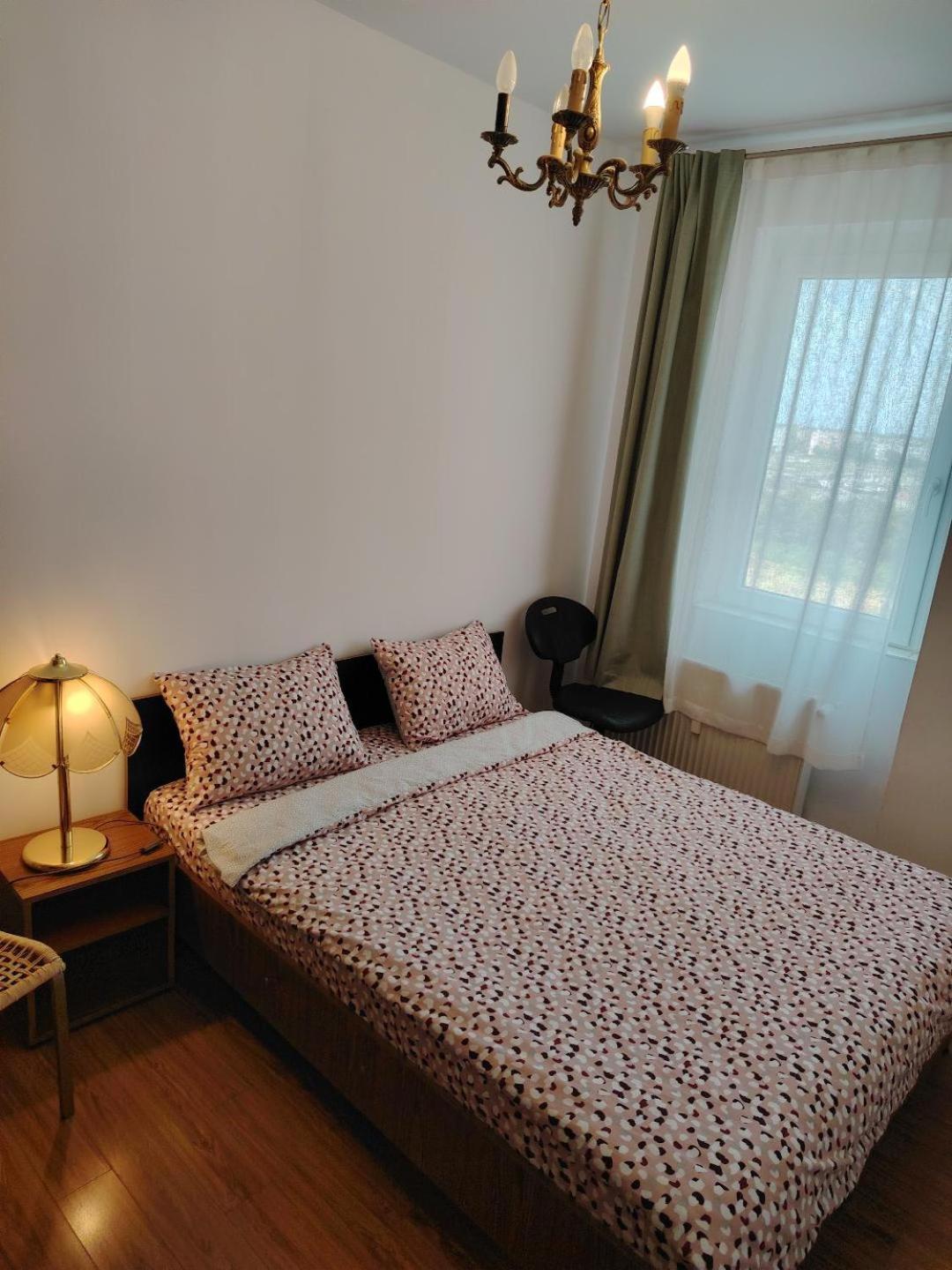 Arad Chic Apartament Uta Bagian luar foto